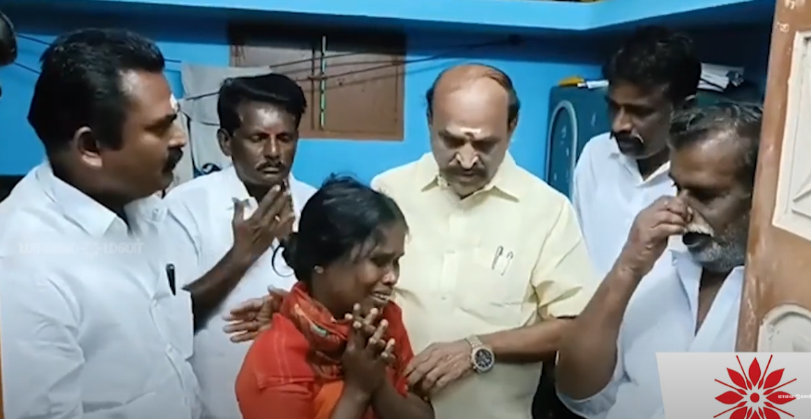 கோவில்பட்டி: காந்திநகர் பகுதியில் உயிரிழந்த சிறுவனின் குடும்பத்திற்கு எம்எல்ஏ நேரில் ஆறுதல்